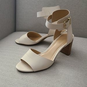 Expression Leora Shoes in Stone - Size 8 (fits 9)